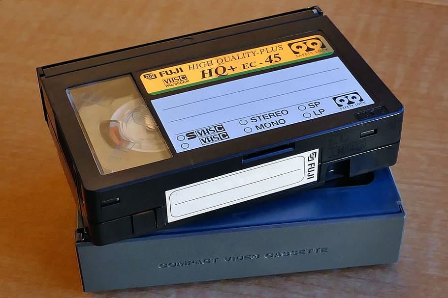 2 cassettes au format VHS-C