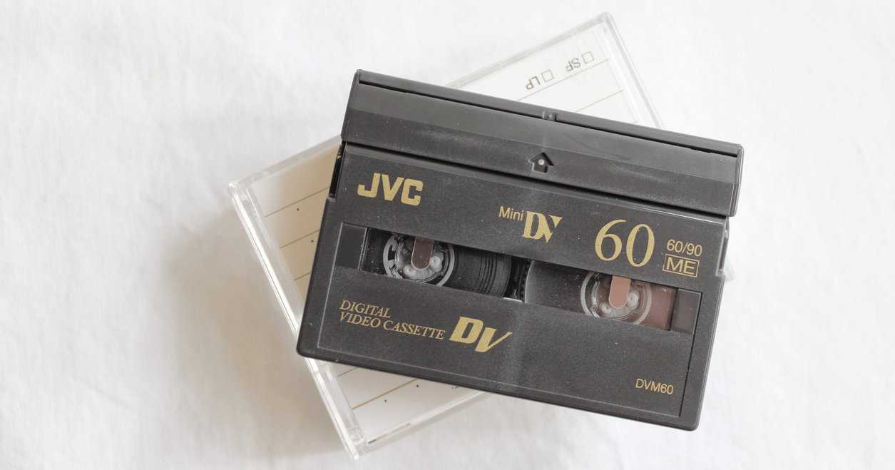 cassette Mini-DV et son boitier